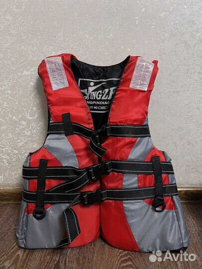 Спасательный жилет