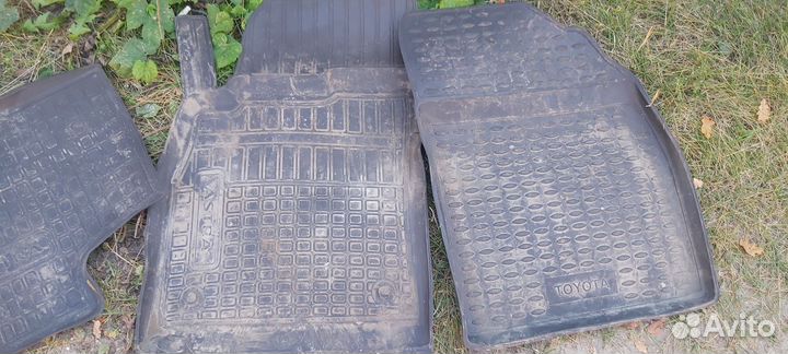 Автомобильные коврики резиновые
