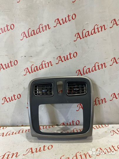 Рамка магнитолы Renault Logan 2 2020