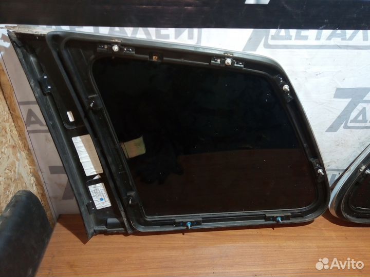 Задняя форточка Volkswagen Touareg 2008