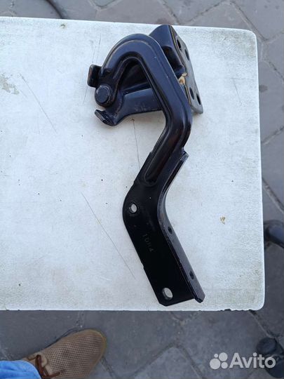 Петля крышки багажника Mitsubishi Outlander XL