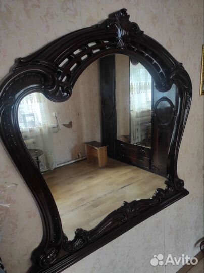 Зеркалом на стену