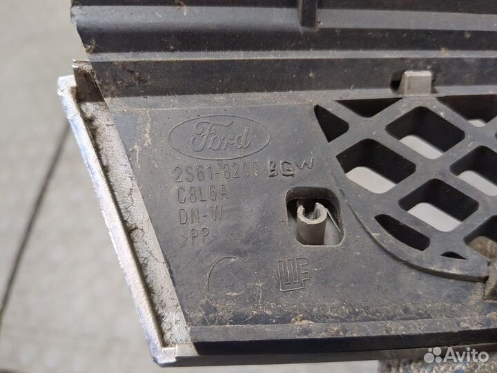 Решетка радиатора Ford Fiesta