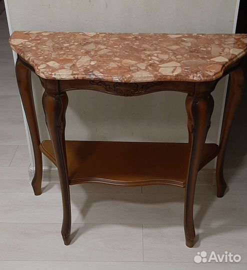 Столик консольный