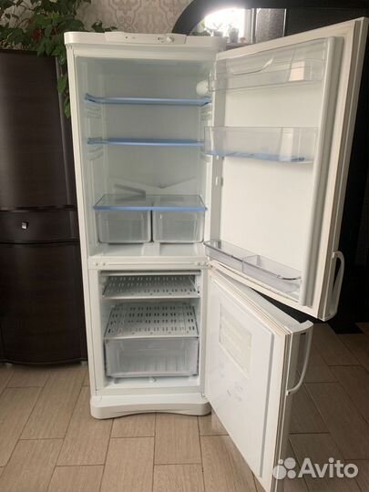 Холодильник бу indesit