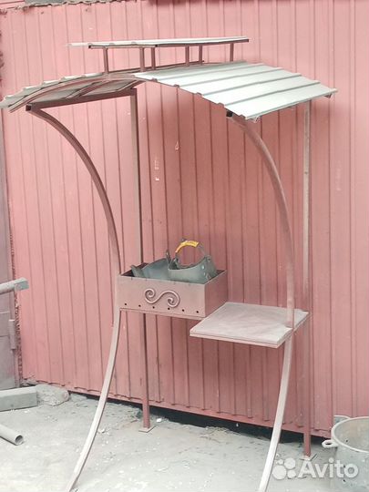 Мангал с крышей