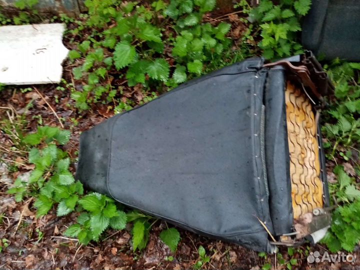 Сидения ваз 2107 3 штуки передние