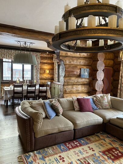 Дом 400 м² на участке 2 га