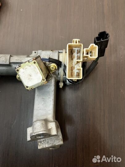 Замок зажигания королла ае100
