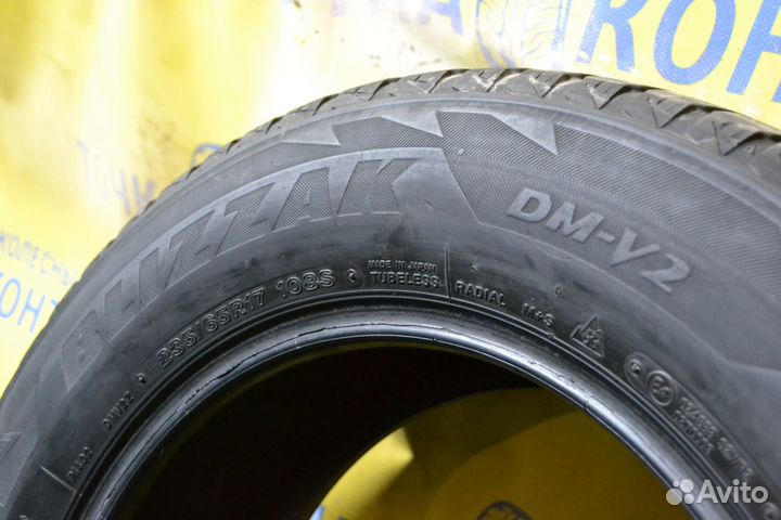 Bridgestone Blizzak DM-V2 235/65 R17