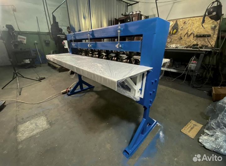 Машина для нанесения ребер жесткости