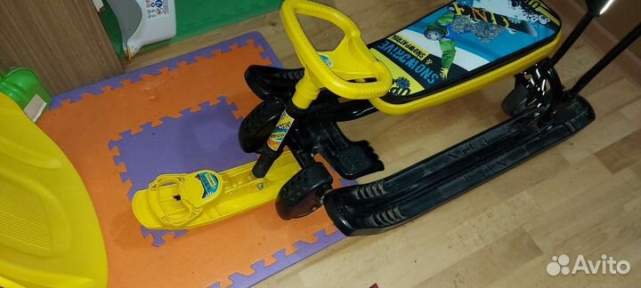 Детский снегокат с колесами