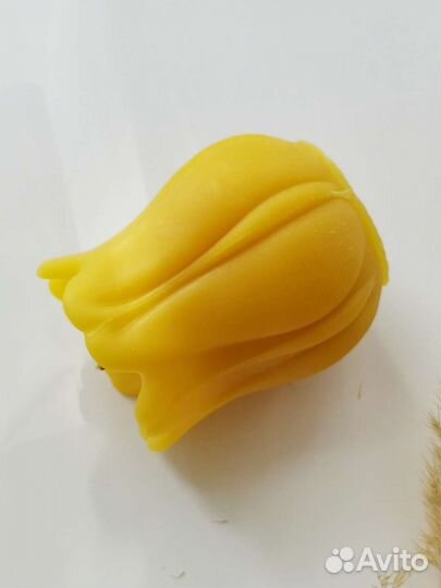 Свеча Тюльпан из пчелиного воска ручной работы