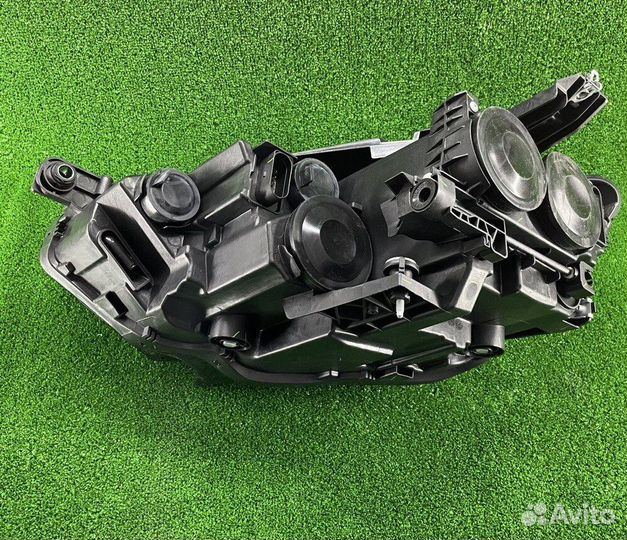 Фара правая Passat B8