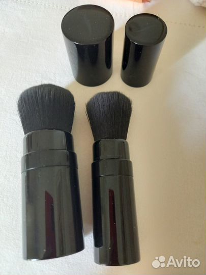 Кисть для нанесения пудры и румян