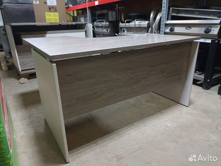 Стол офисный угловой