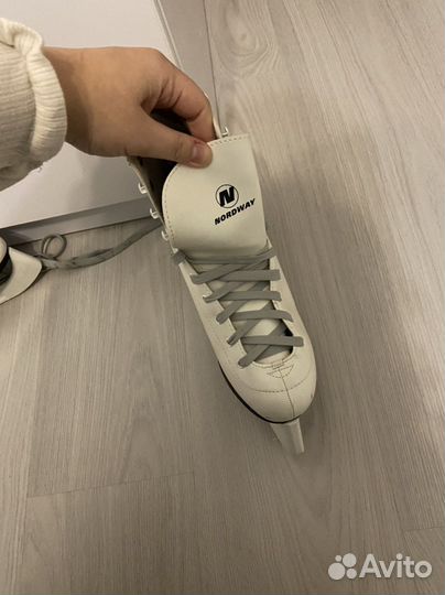 Коньки женские 42 размер