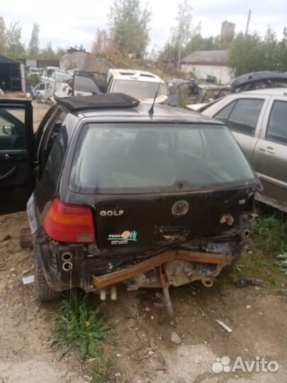 Поводок дворников передний Volkswagen Golf 4