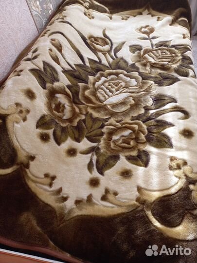 Пледы и покрывало бу