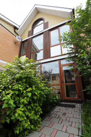 Дом 205 м² на участке 1,7 сот.