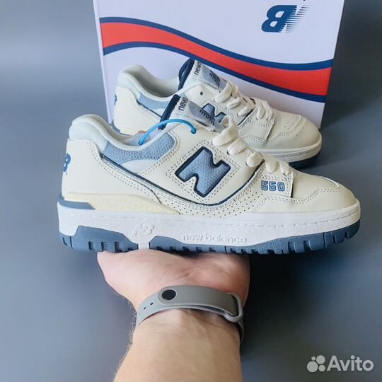 Кроссовки женские New Balance 550