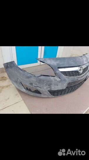 Передний бампер Opel Astra-J