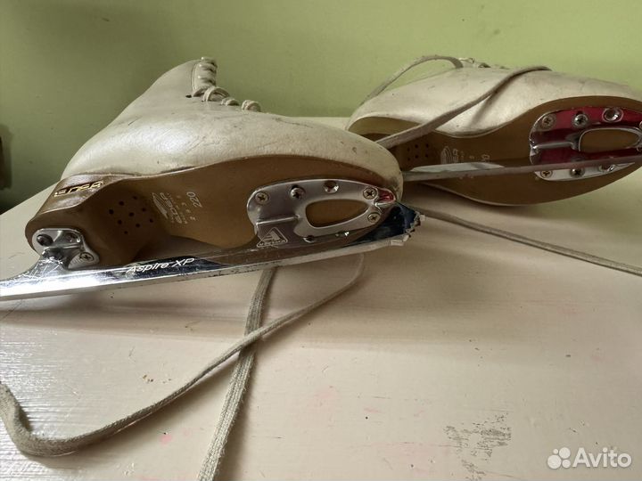 Фигурные коньки edea 220