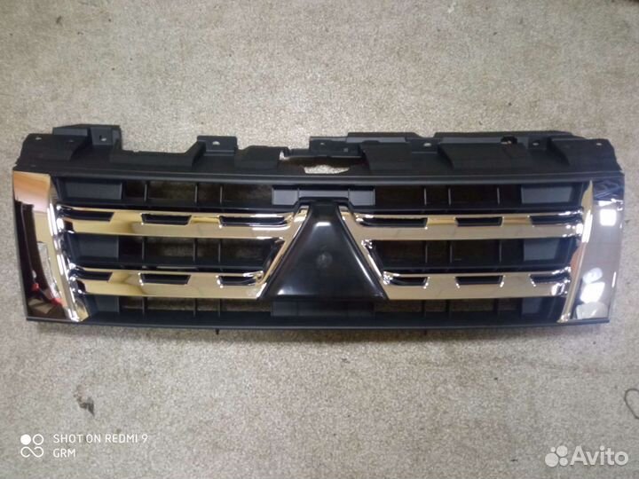 Решетка радиатора Mitsubishi Pajero