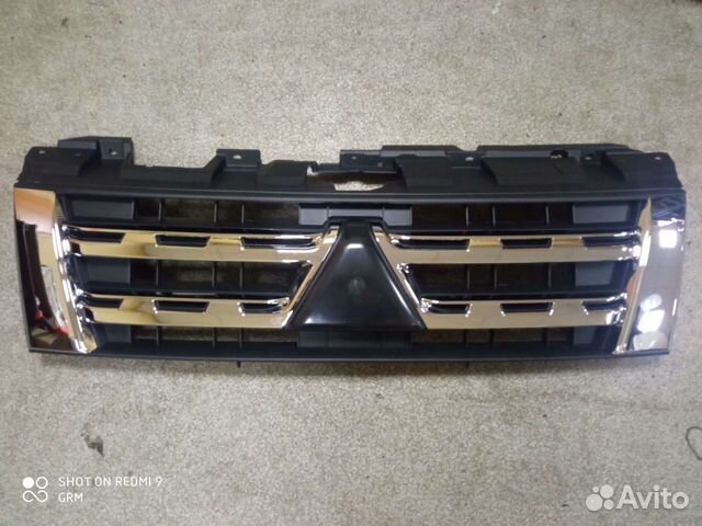 Решетка радиатора Mitsubishi Pajero
