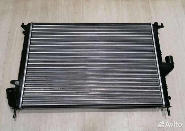Радиатор охлаждения двигателя основной Renault san