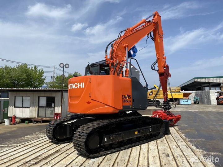 Гусеничный экскаватор Hitachi ZX135US, 2016