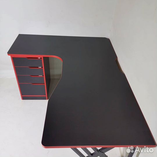 Угловой компьютерный стол, с тумбой