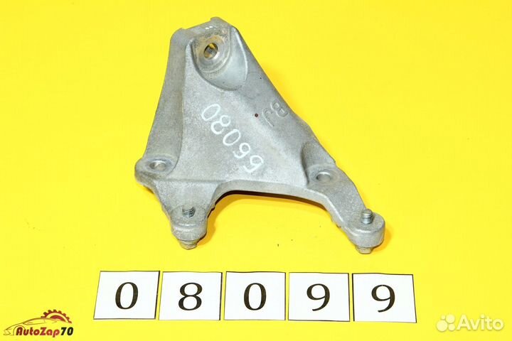 Toyota Camry (XV70) Кронштейн двигателя