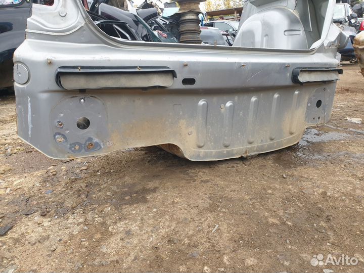 Крыло заднее правое с панелью Peugeot 307 Пежо