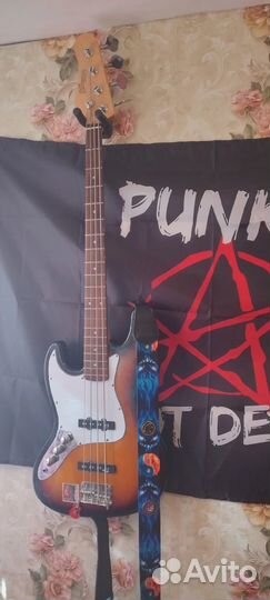 Леворукая Бас-гитара