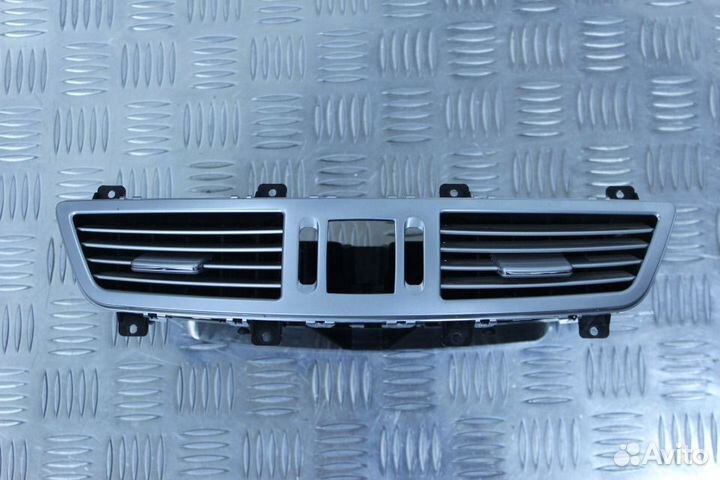 Дефлектор воздушный центральный Mercedes W221