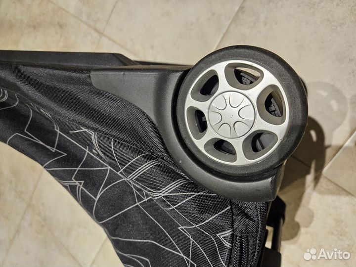 Чемодан на колёсах Renault Sport