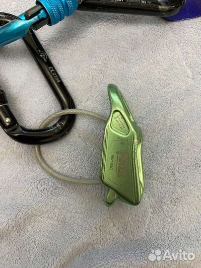 Страховочно-спусковое устройство