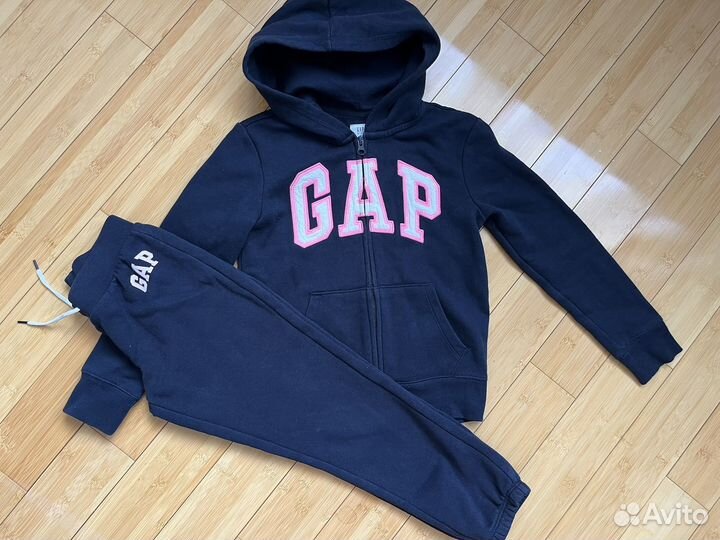 Спортиный костю Gap