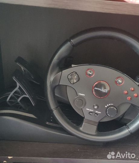 Игровой руль с педалями