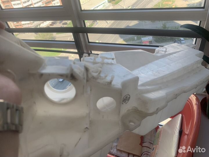 Бачок омывателя toyota land cruiser 200