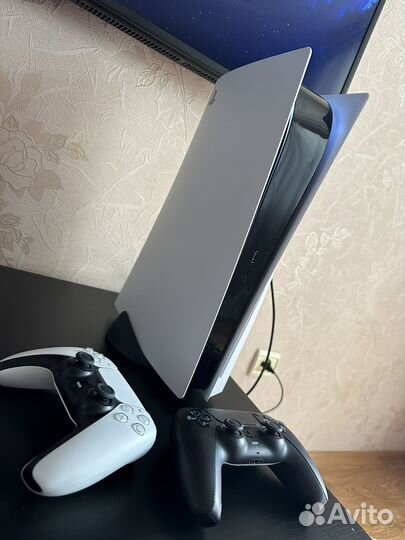 Sony playstation 5 CFI 1218A новая 2 джойстика