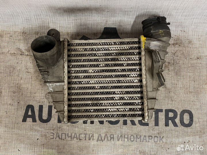 Интеркулер Volkswagen Golf 4 1J0145805D