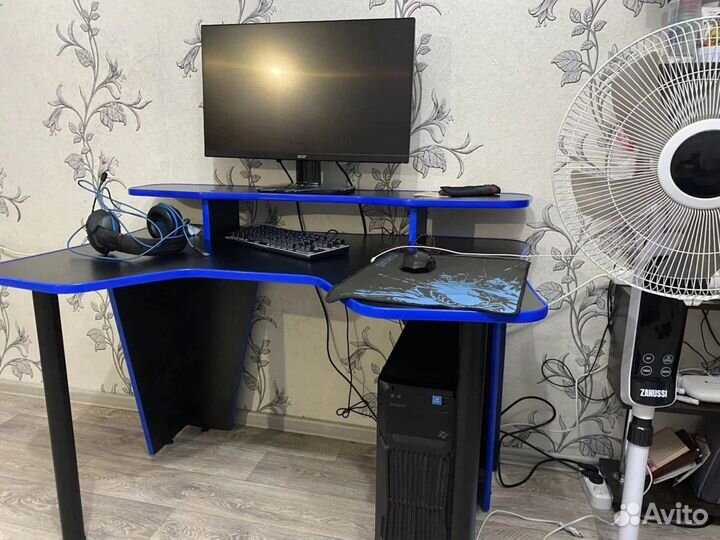 Геймерский новый компьютерный стол