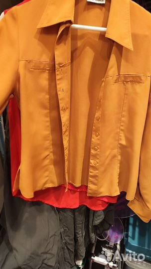 Рубашка горчичная 46 размер приталенная