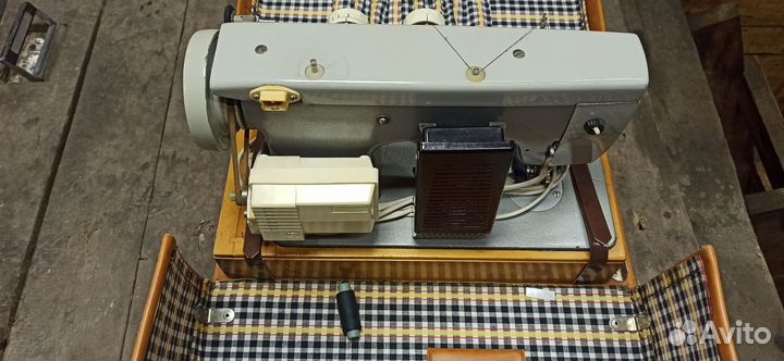 Швейная машинка чайка 3