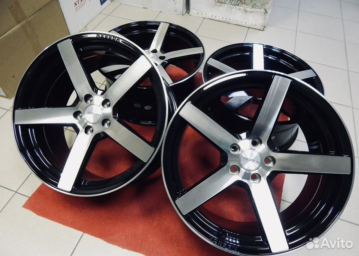 R17 vossen 5/114.3