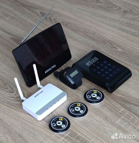 Кнопка вызова официанта комплект с табло и часами