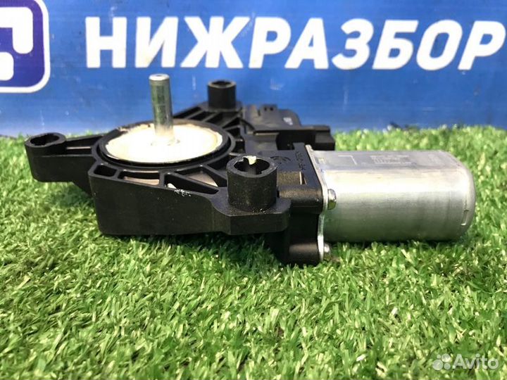 Моторчик стеклоподъемника задний правый Mercedes