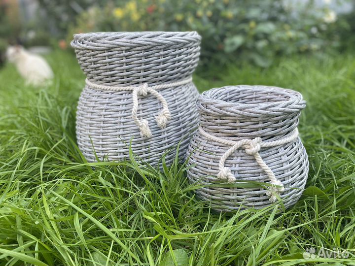 Кашпо из искусственного ротанга